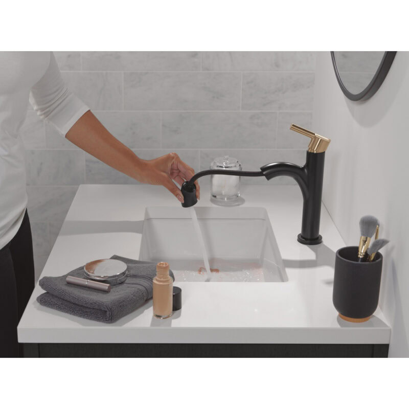 DELTA NICOLI Single Handle PullDown Bathroom Faucet