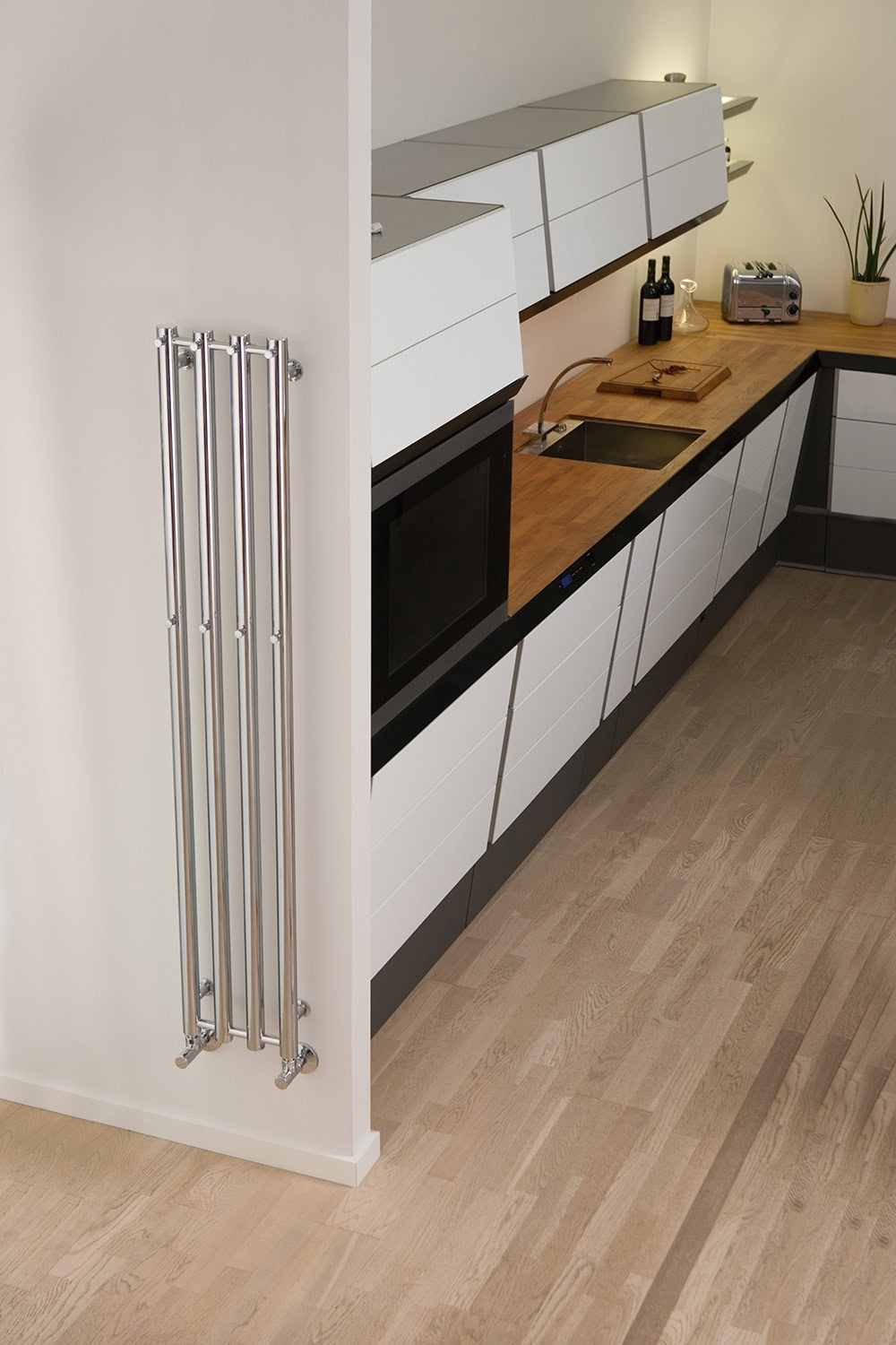 H8203 Scene1 TAPS DEPOT.LTD